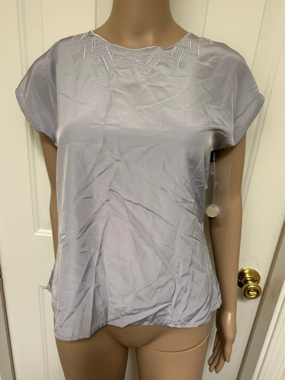 Vtg NWT Elegant 70s Does 20s Embroidered Neck Cap-Sleeve Blouse in Light Gray